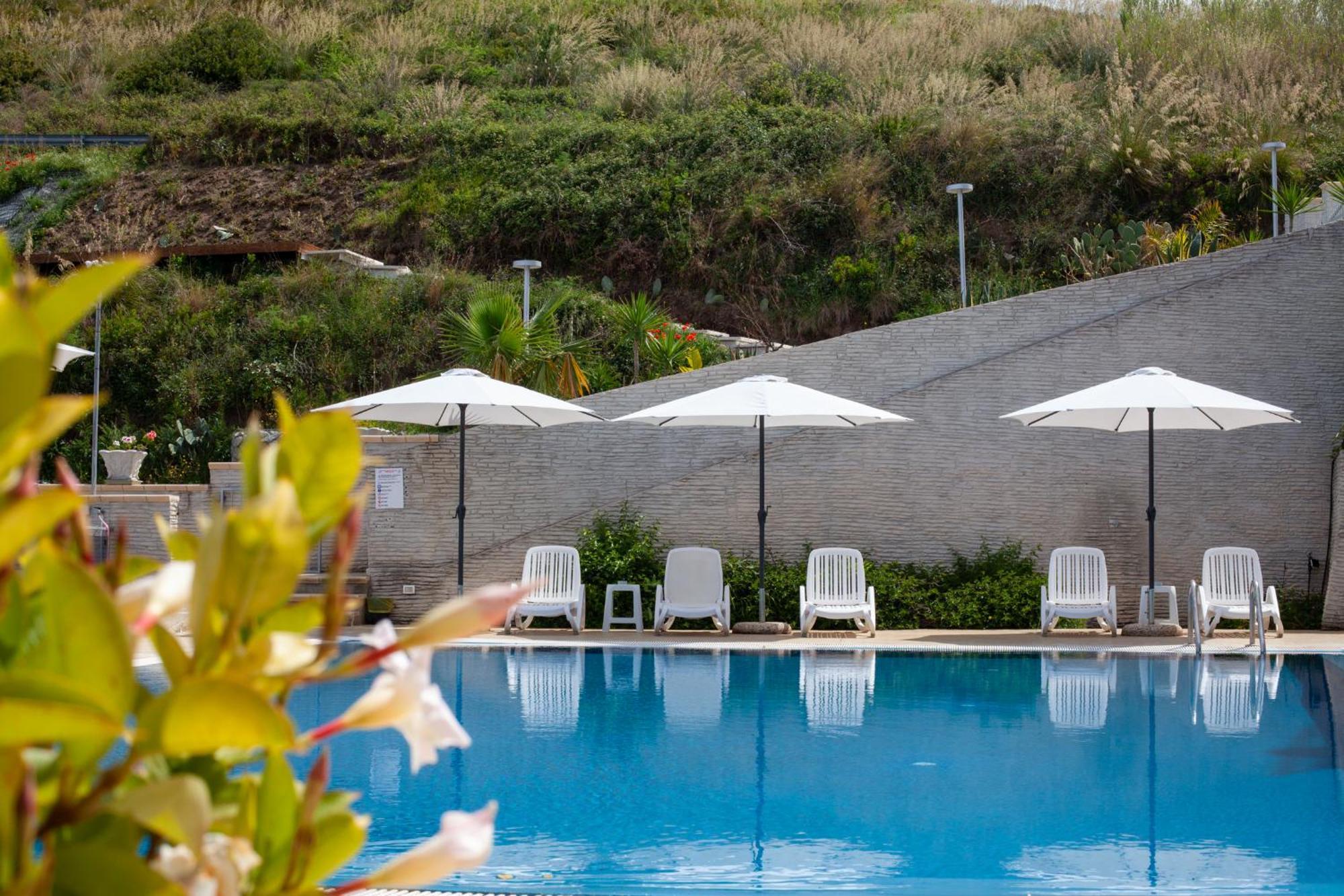 Airone Residence Zambrone Exterior foto